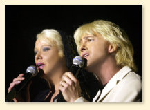 Heidi Stroh und Mark bei gemeinsamenAbschlusslied "Feelings"